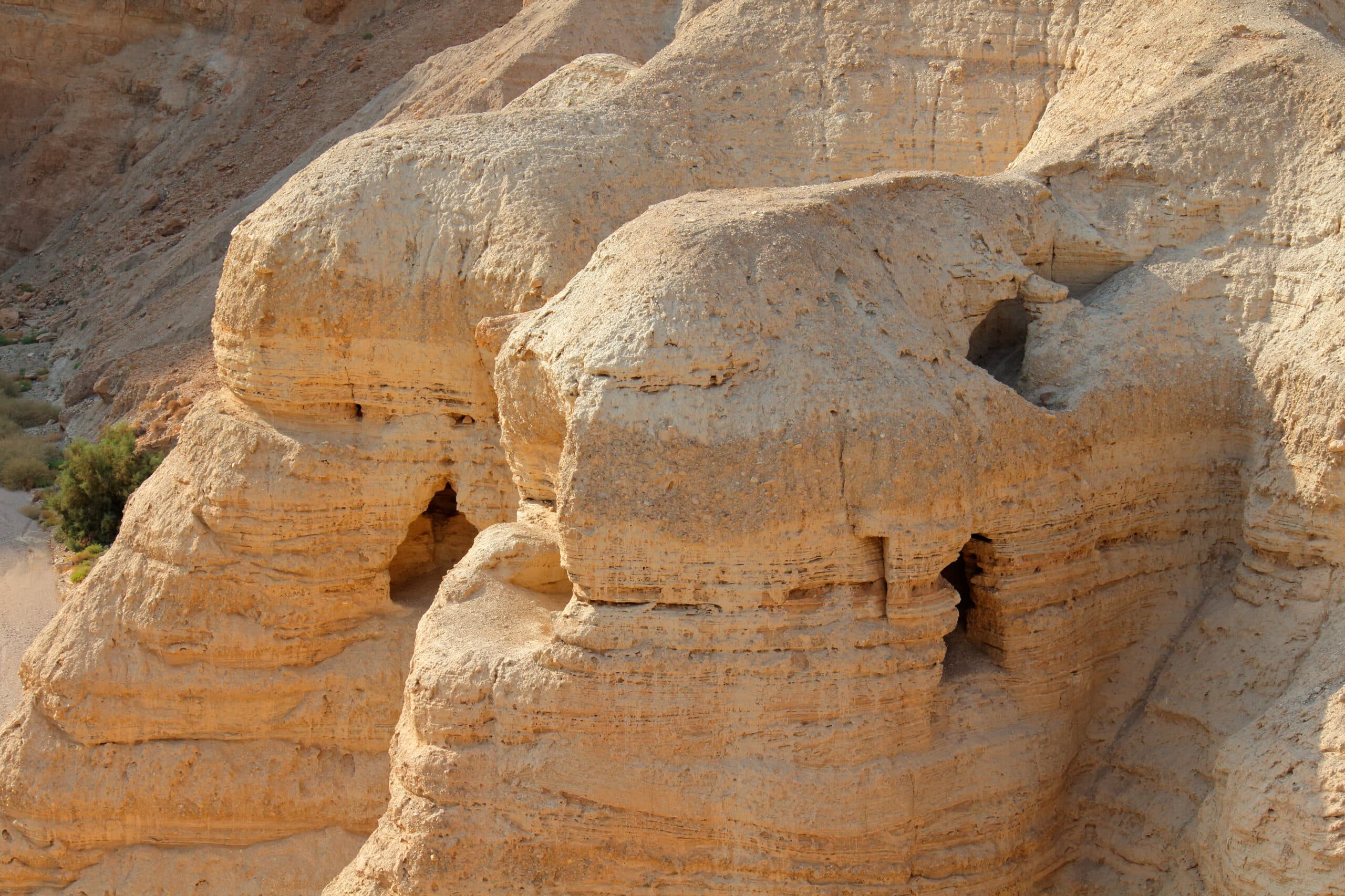 auf Reisen mit Sabine Nederpelt - Qumran caves at the archaeological site in the Judean desert of the West Bank, Israel